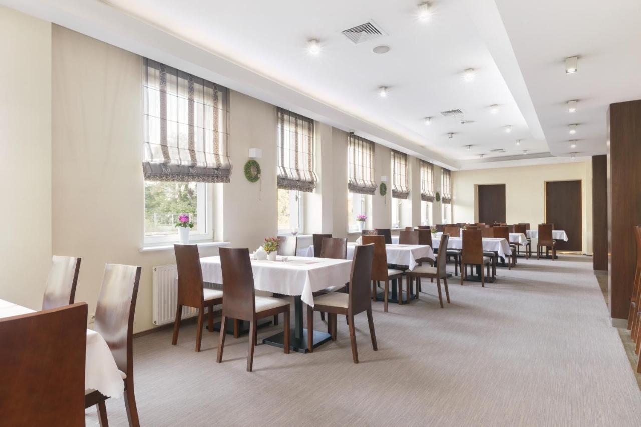 Hotel Safir ポズナン エクステリア 写真